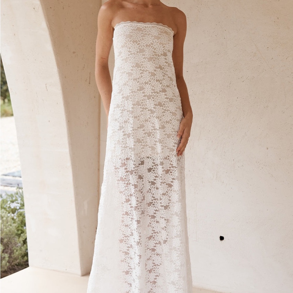 Elegant White Lace Maxi Dress